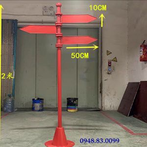 Cột chỉ đường dùng để trang trí