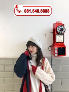 Điện thoại treo tường dùng trang trí quán cafe